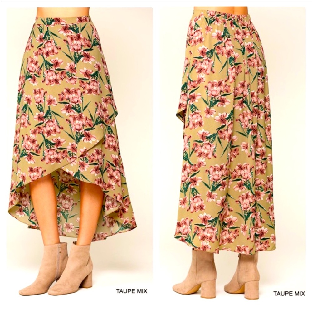 High🧡Low taupe printed skirt w/red floral detail